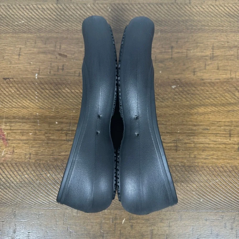 CROCS lightweight or see